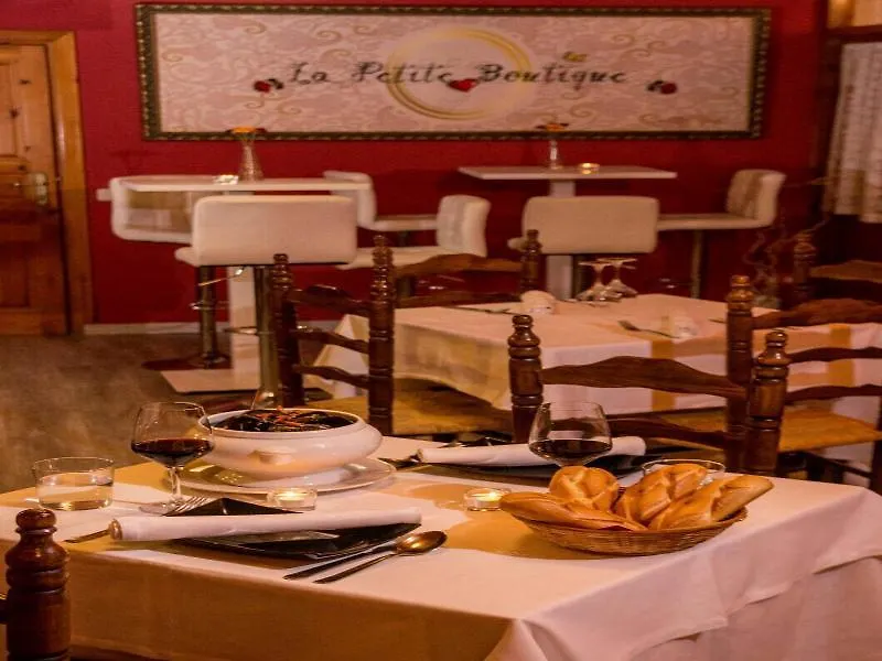 La Petite Boheme Hotel Casau 2*,